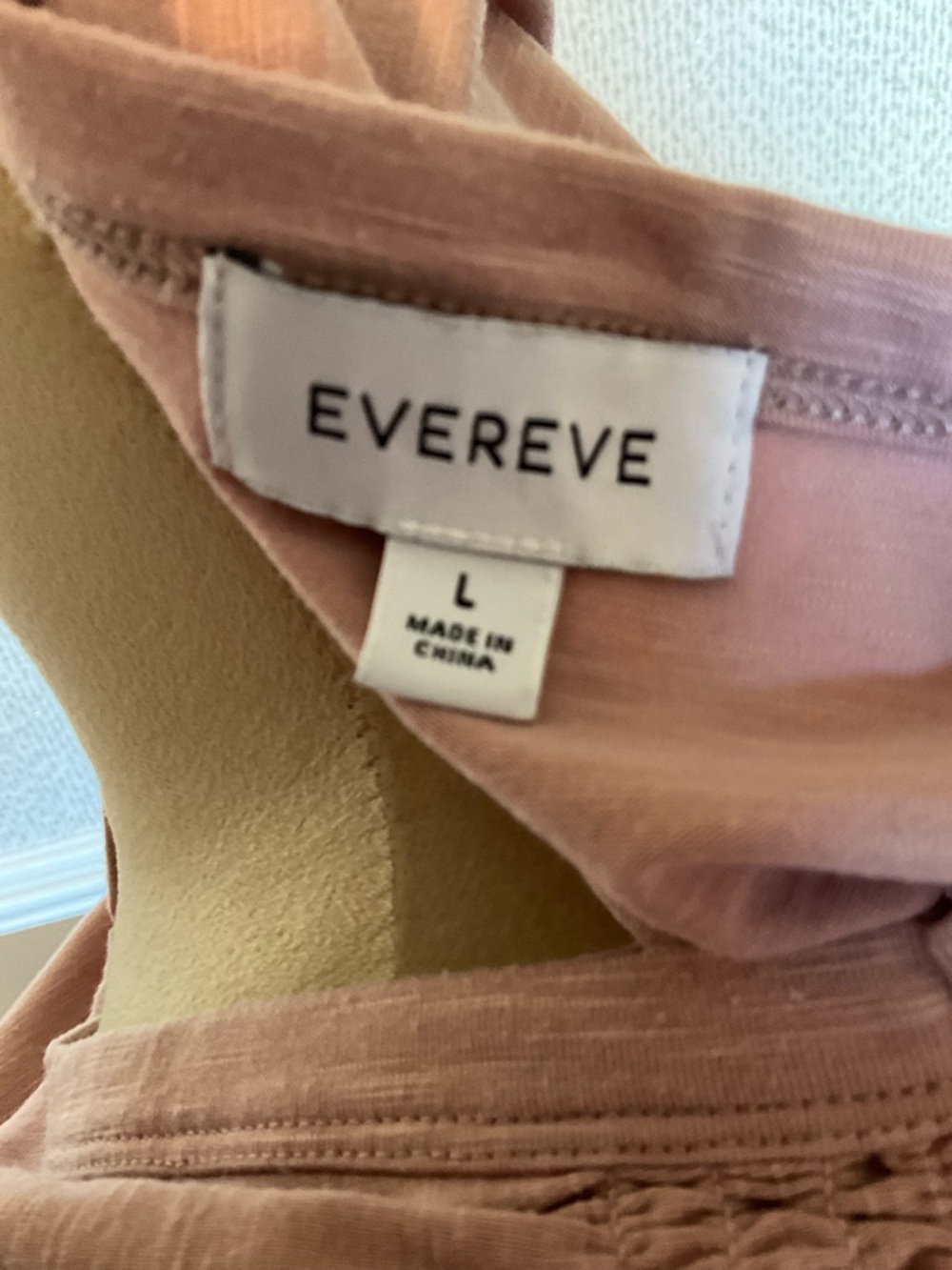 Evereve Blush Pink Sleeveless V-Neck Top - Picture 4 of 4